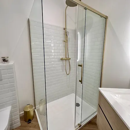 Baie Des Anges A Deux Pas De La *