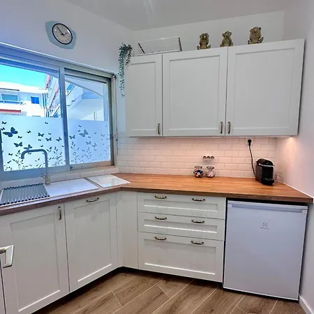 Baie Des Anges A Deux Pas De La *